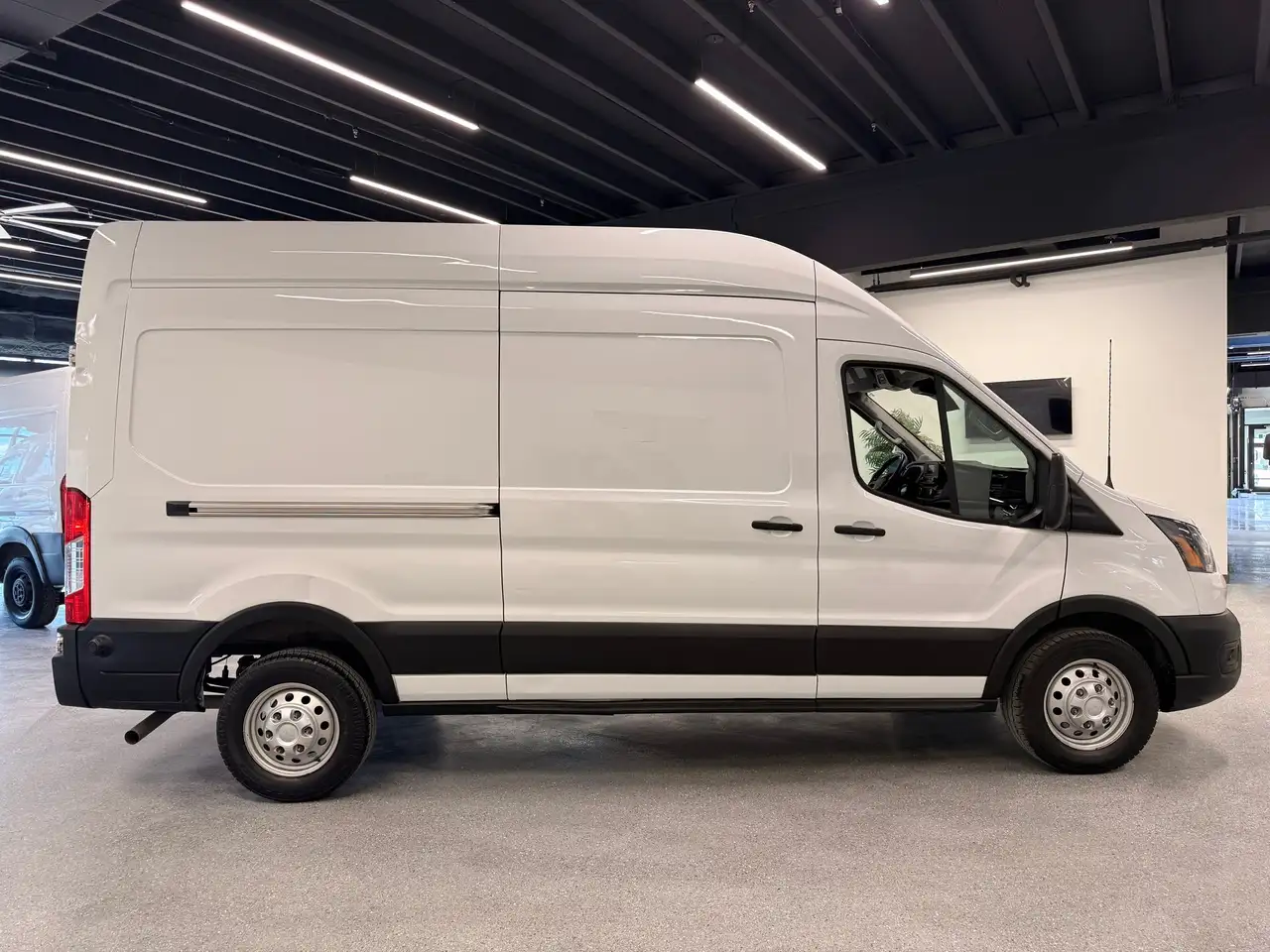 Ford Transit Cargo Van снимка Ford Transit Cargo Van