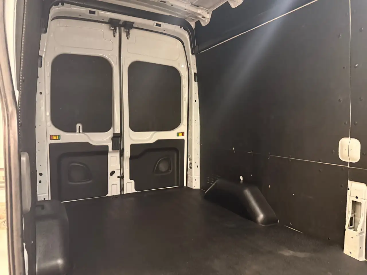 Ford Transit Cargo Van снимка Ford Transit Cargo Van