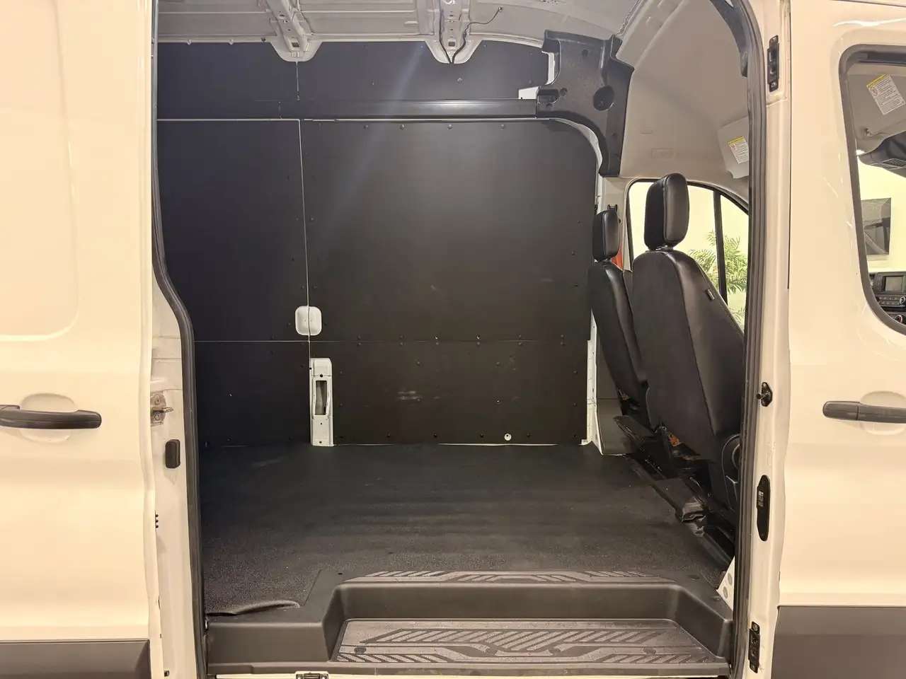 Ford Transit Cargo Van снимка Ford Transit Cargo Van