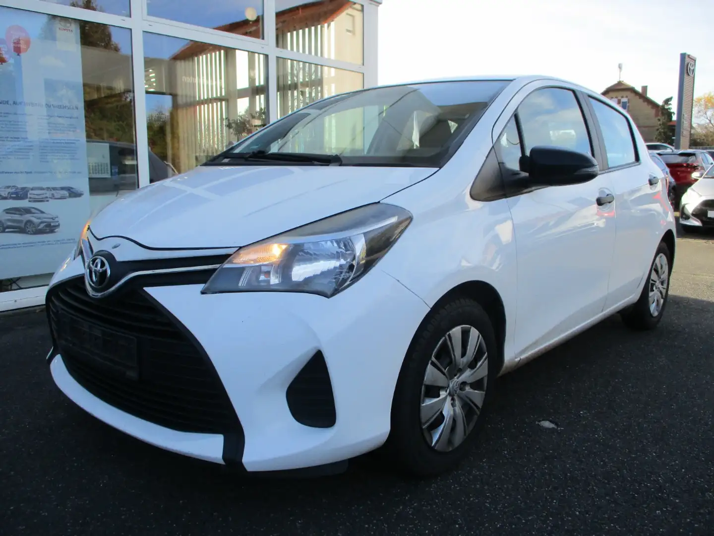 Toyota Yaris 1.0 Weiß - 1