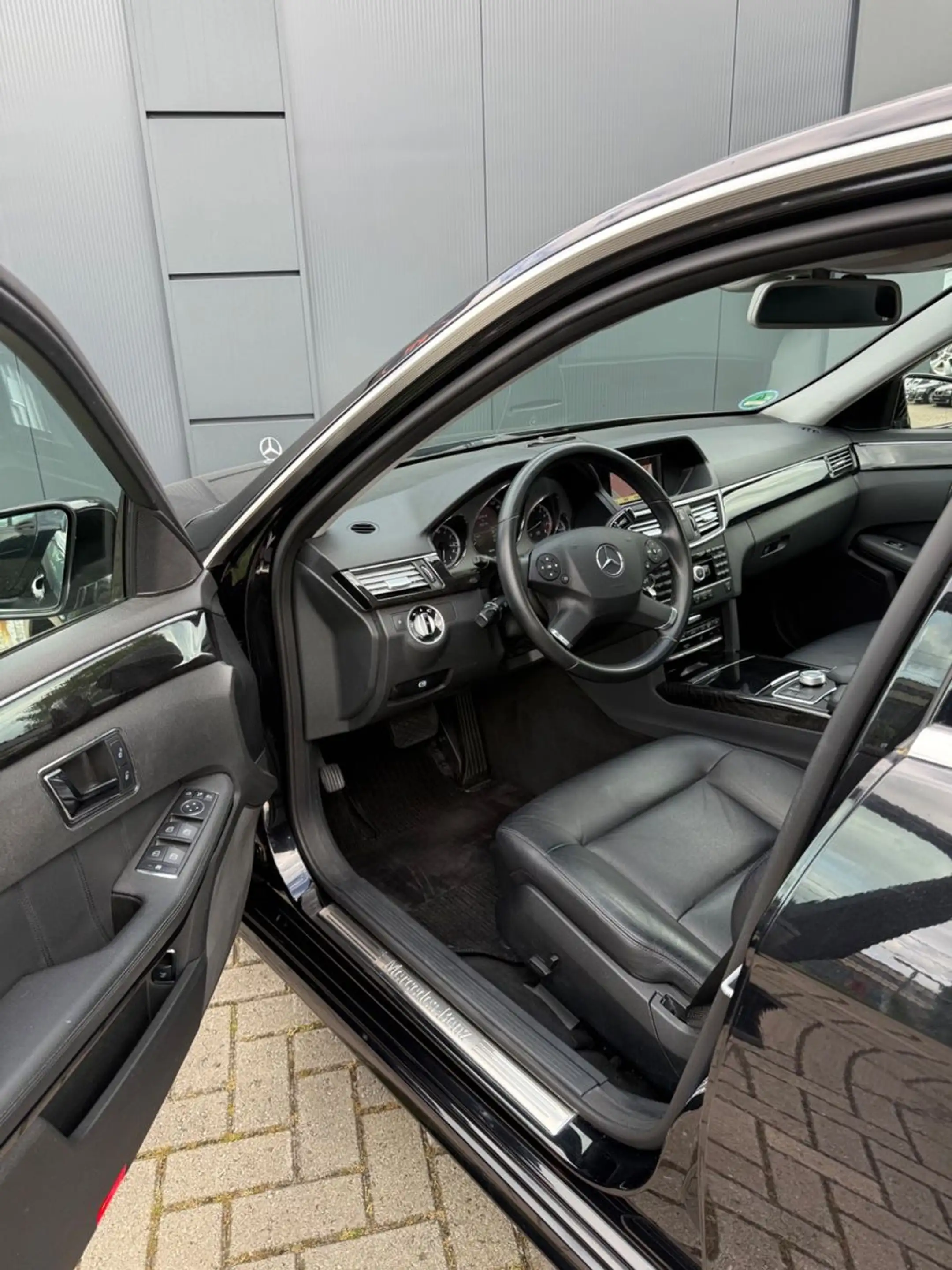Mercedes-Benz E 250 E Limousine CGI BlueEfficiency *Automatik — photo 10