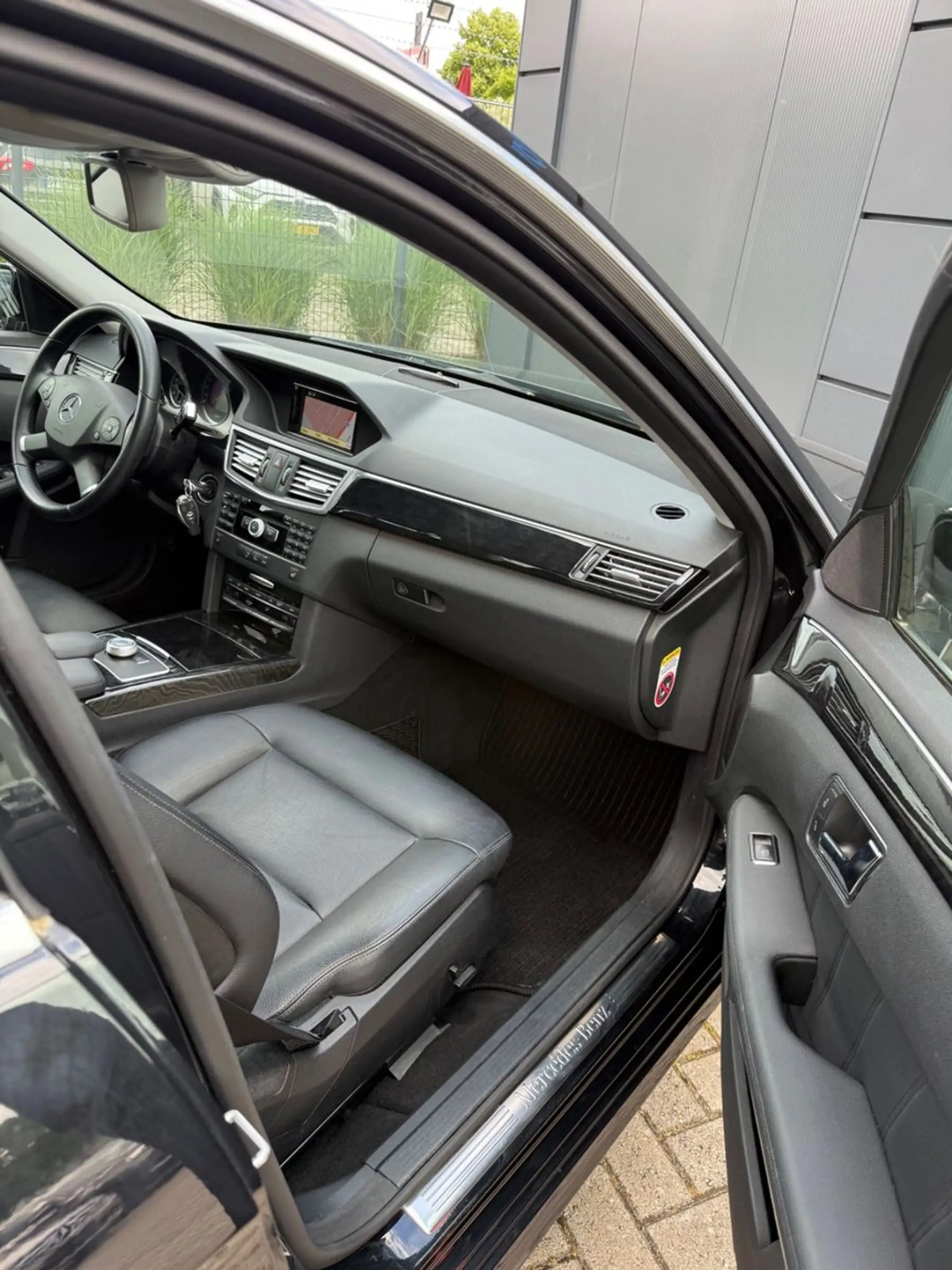 Mercedes-Benz E 250 E Limousine CGI BlueEfficiency *Automatik — photo 11