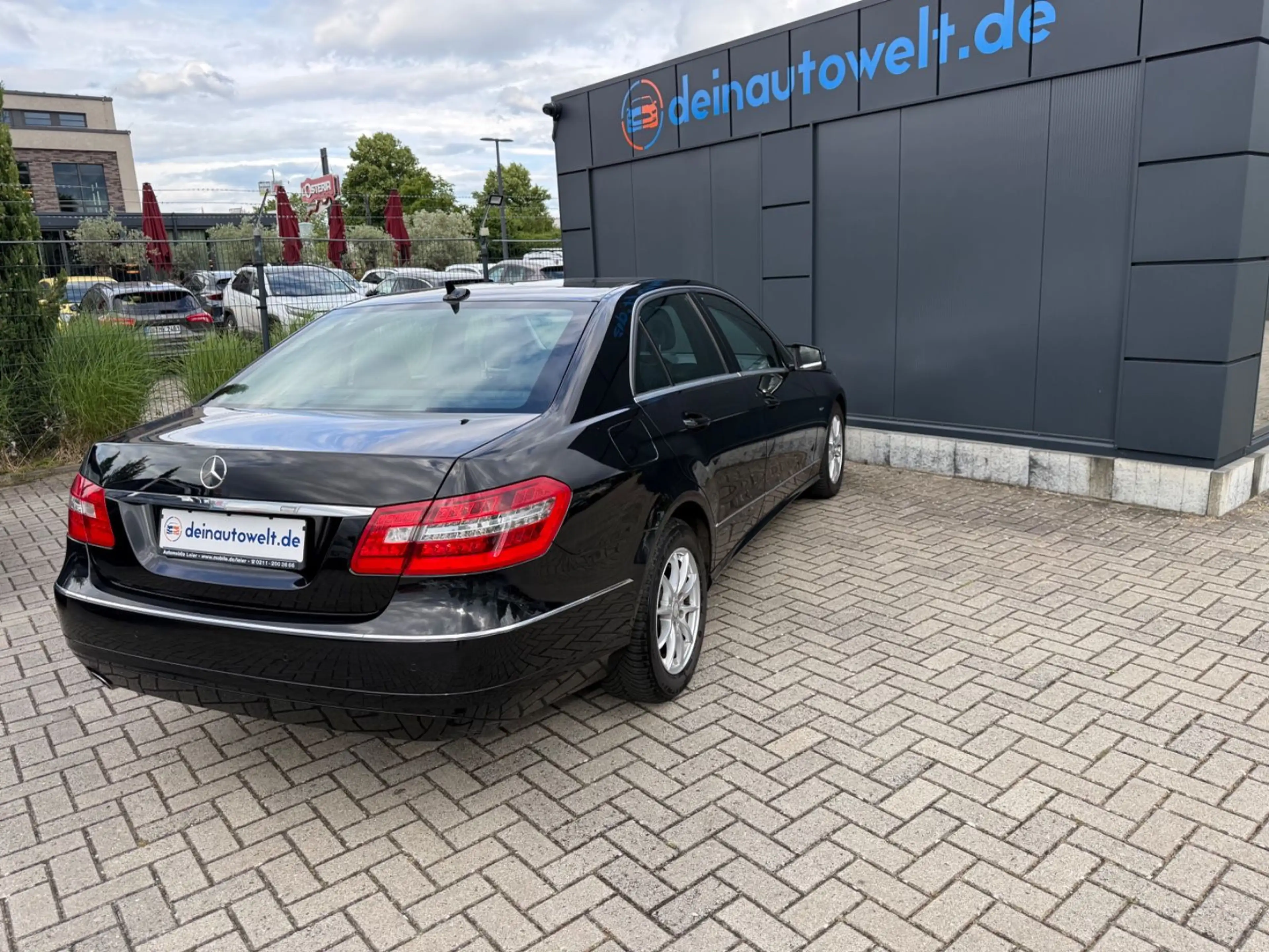 Mercedes-Benz E 250 E Limousine CGI BlueEfficiency *Automatik — photo 6