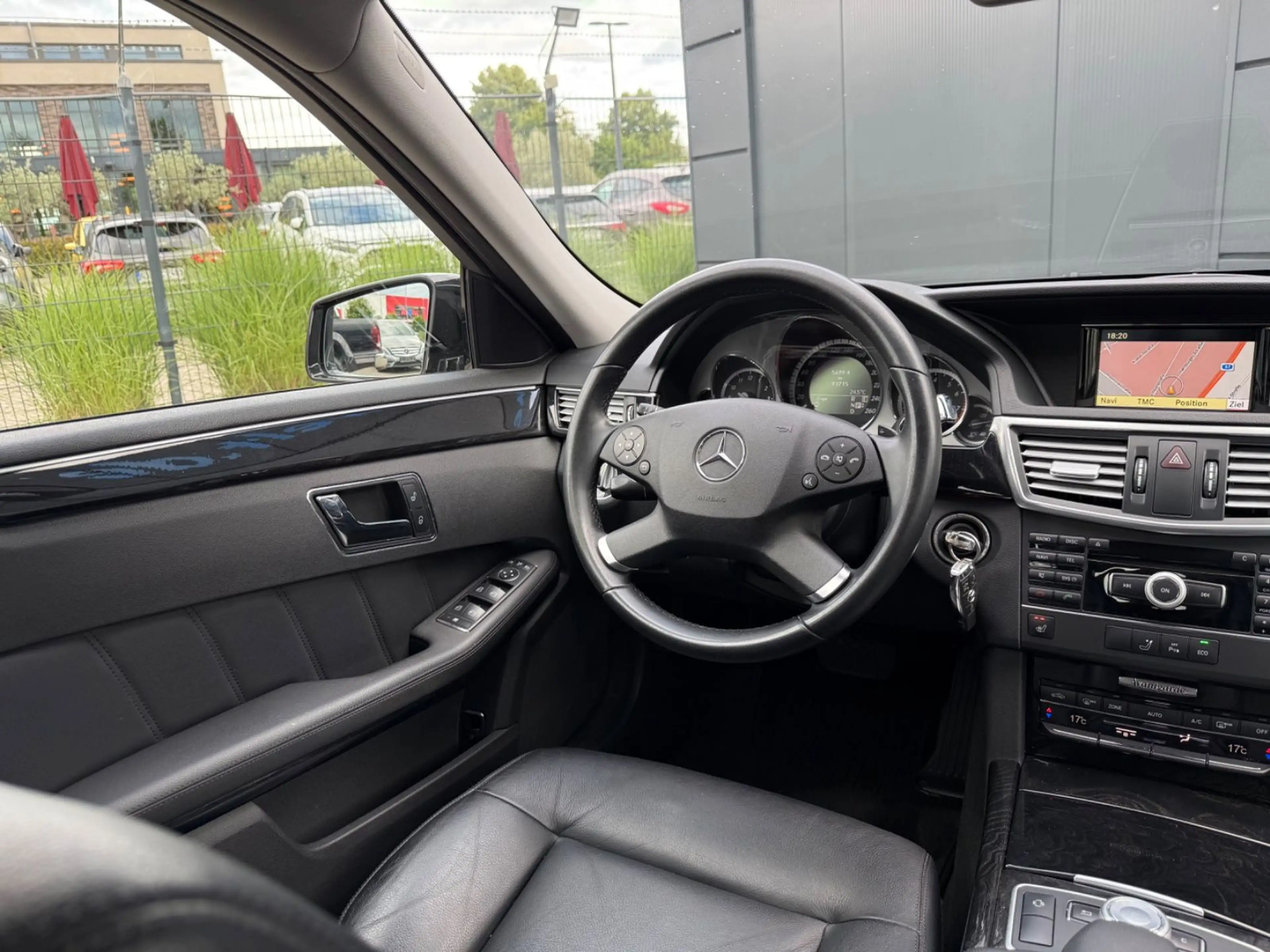 Mercedes-Benz E 250 E Limousine CGI BlueEfficiency *Automatik — photo 15