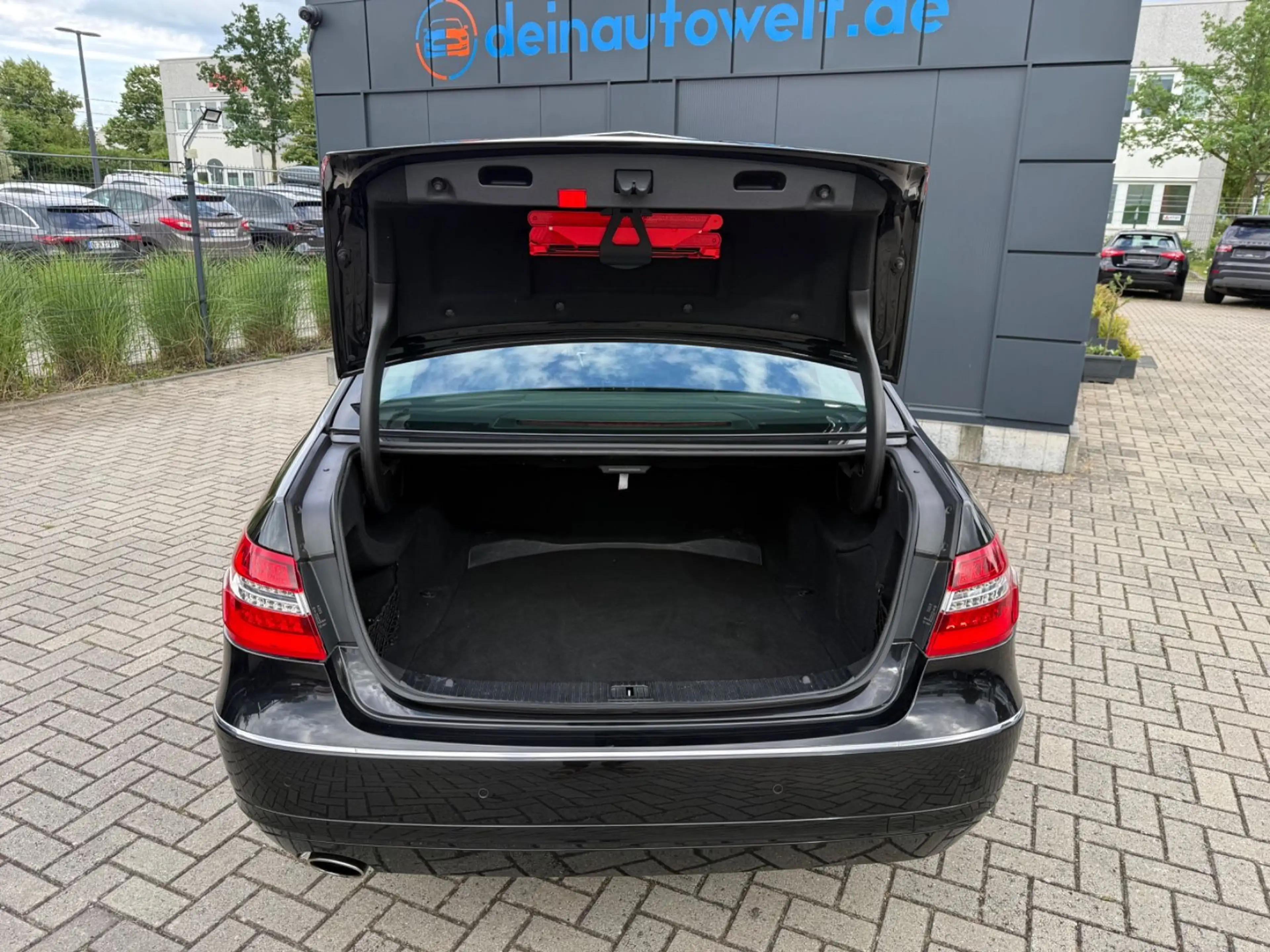 Mercedes-Benz E 250 E Limousine CGI BlueEfficiency *Automatik — photo 9