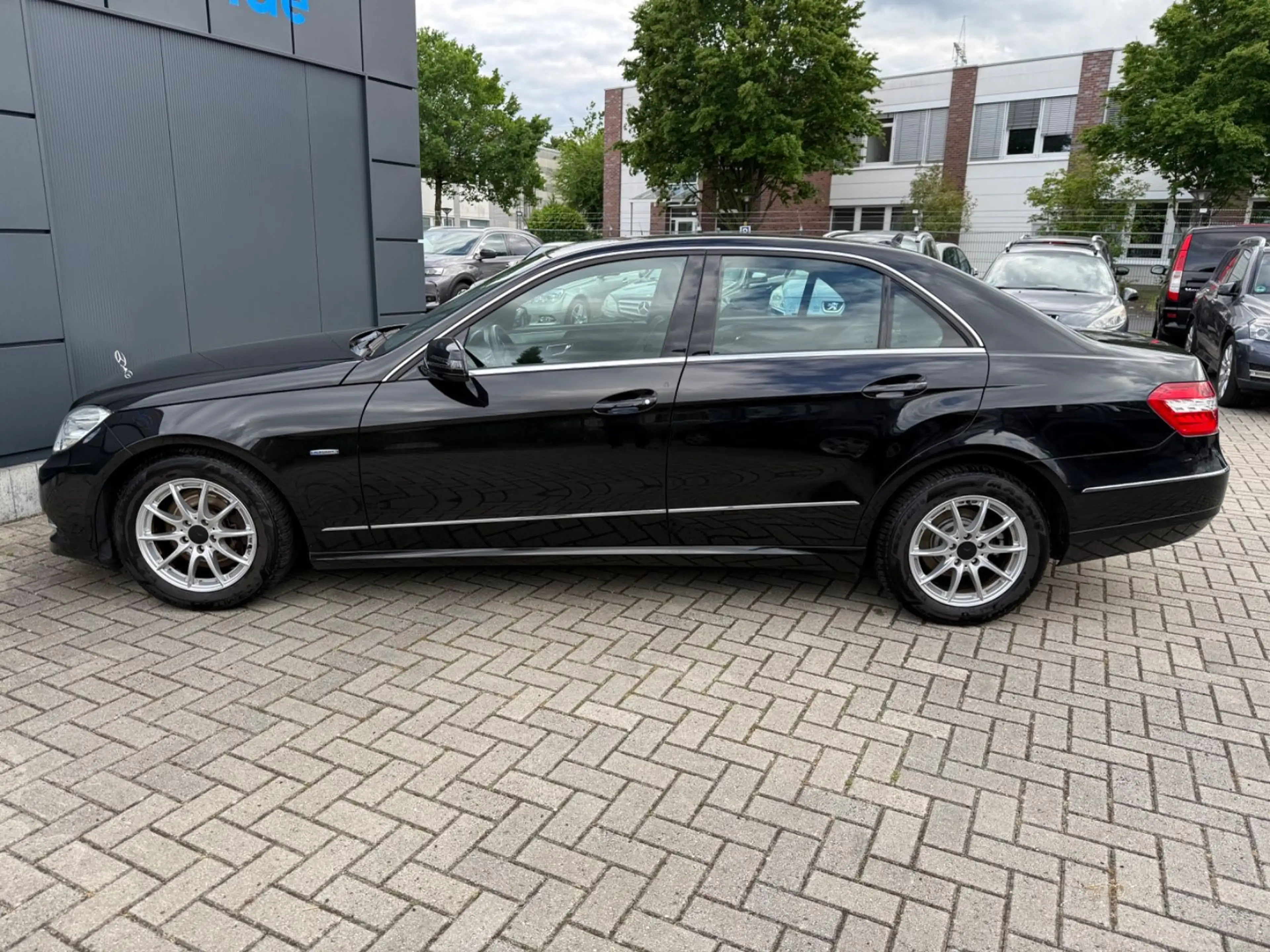 Mercedes-Benz E 250 E Limousine CGI BlueEfficiency *Automatik — photo 4