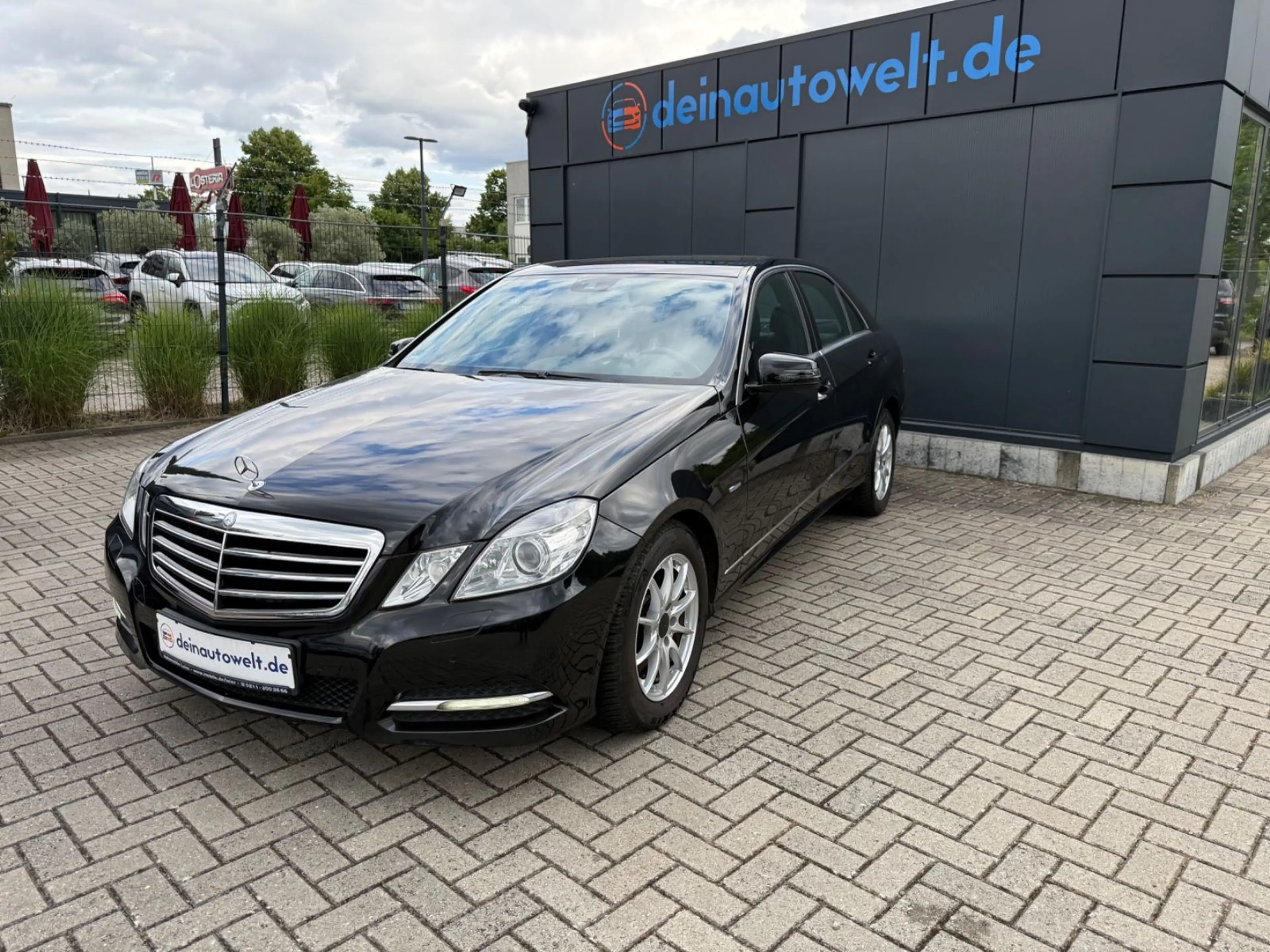 Mercedes-Benz E 250 E Limousine CGI BlueEfficiency *Automatik — photo 3