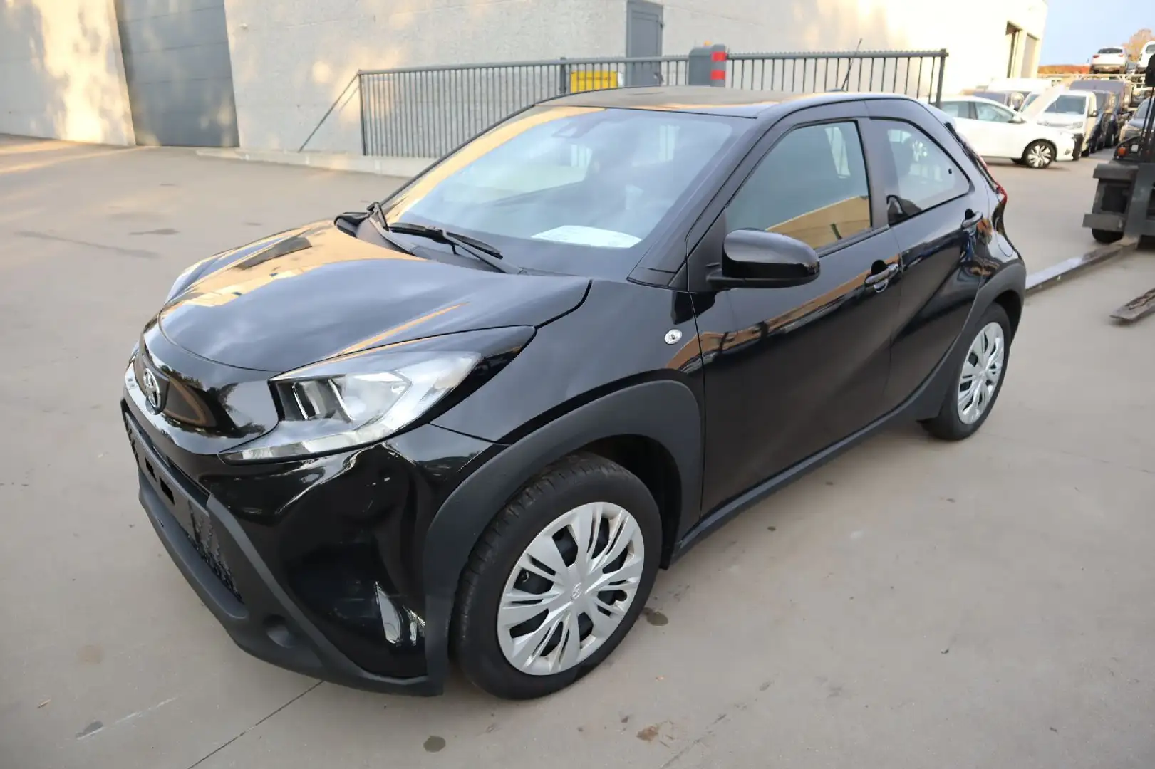 Toyota Aygo 1.0 Benz Zwart - 1